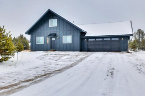 Family-Friendly Donnelly Home with Private Hot Tub!